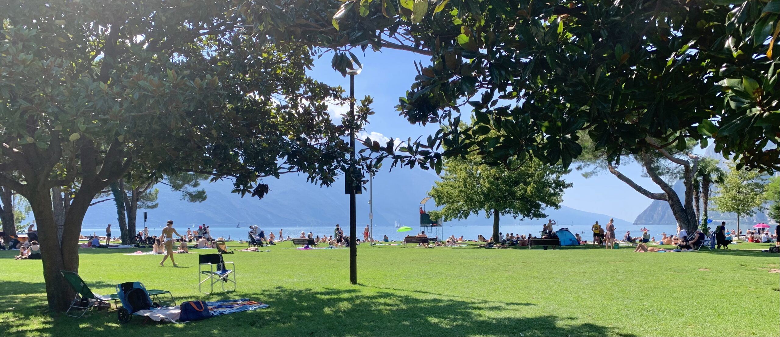 tourists taking in that last week of italian heat